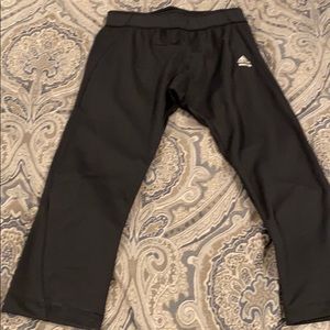 Cropped Adidas pants